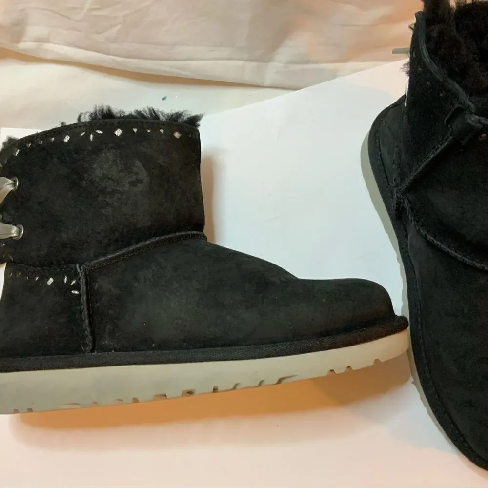 UGG 1010494k Dixi Flora Perforated Bow Ankle Classic Short Boots Fur Black 3 UK2